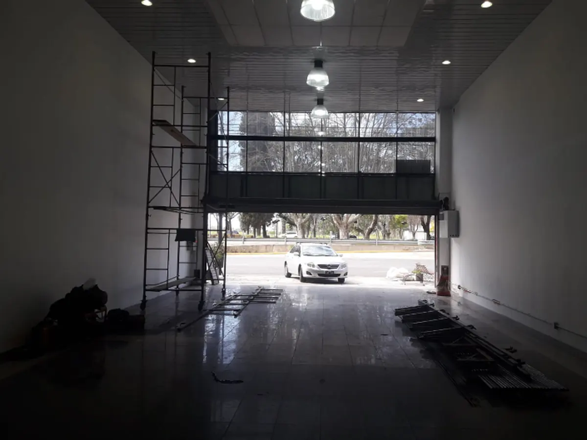 Gomería Centenario - Adecuación y trabajos en interior de local