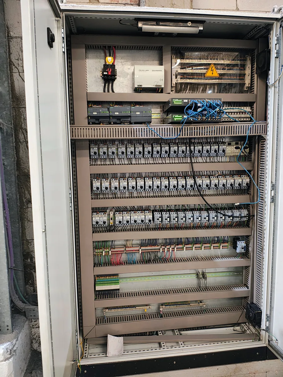 Instalaciones industriales - Tablero principal de control con PLC Siemens
