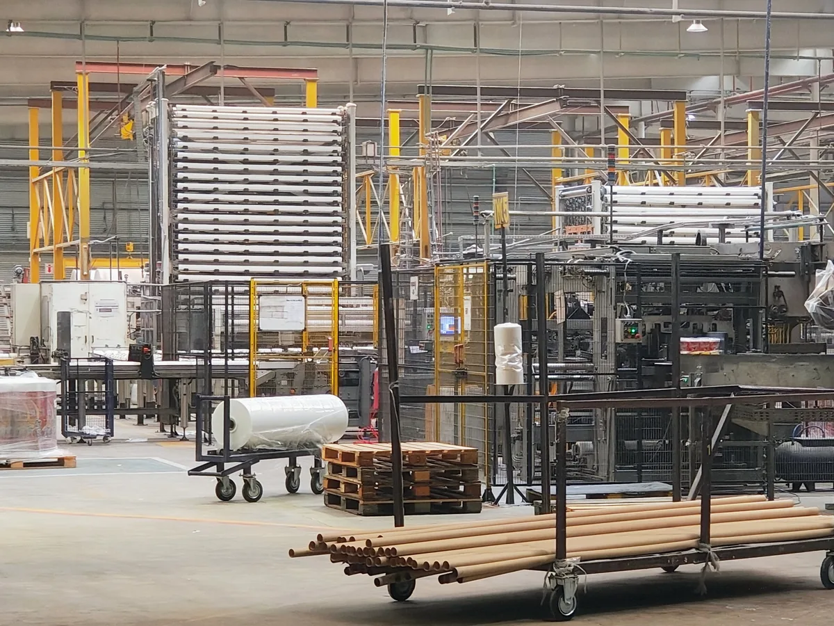 Instalaciones industriales - Nave de producción y transporte automatizado