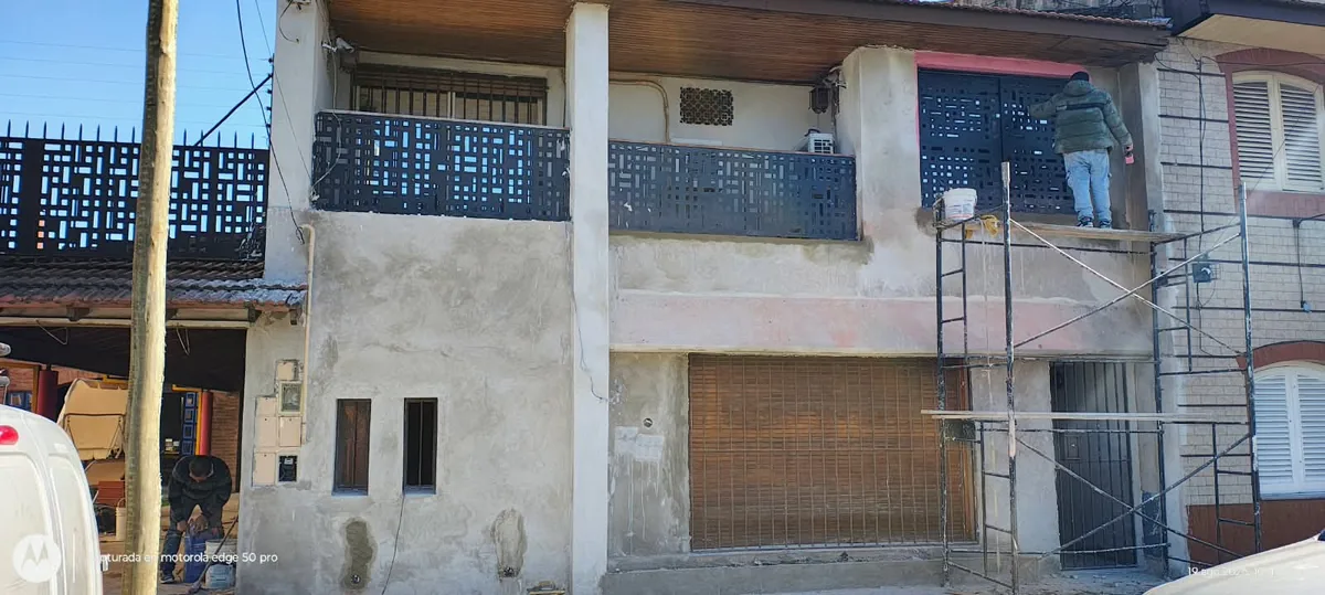 Reforma de vivienda - Reparación de muros con andamios